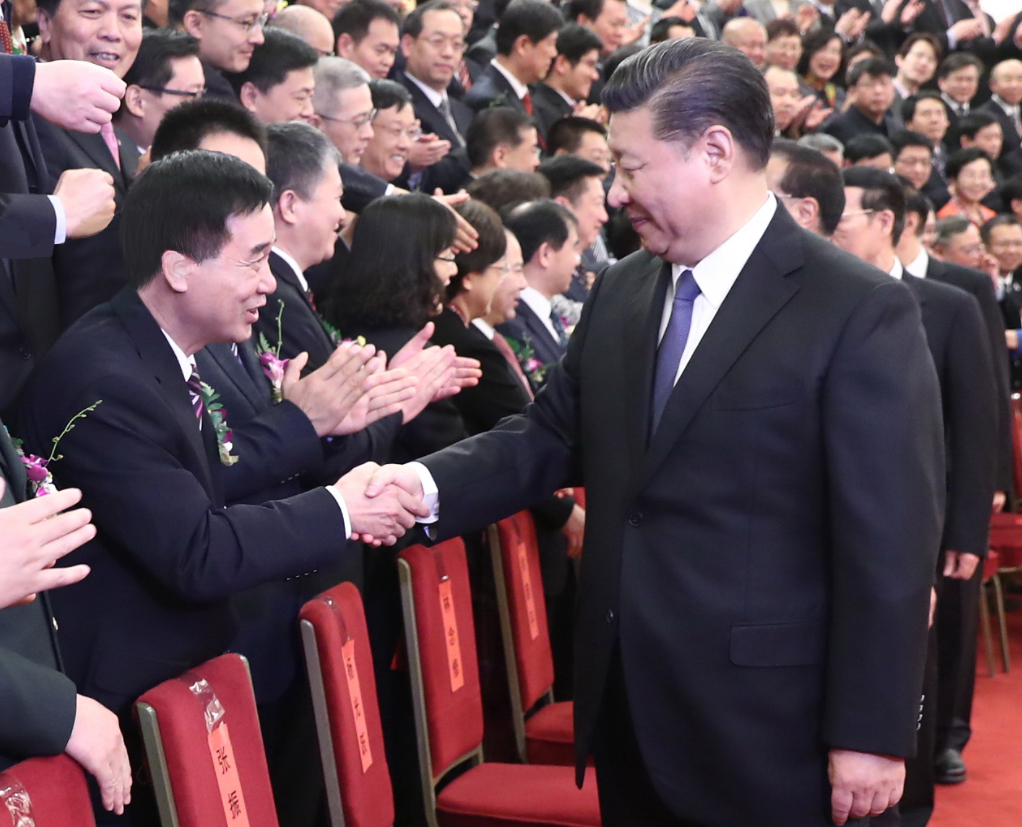2018年1月8日，張國良榮獲國家科技進(jìn)步一等獎(jiǎng),習(xí)近平總書記與張國良握手照片